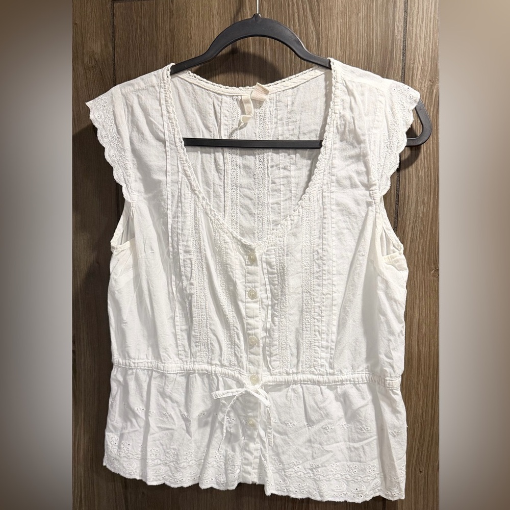 Mudd Cream Sleeveless Lace Blouse
